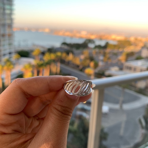 925 Sterling Silver Ring. 20% off when you buy 2 - Picture 2 of 8